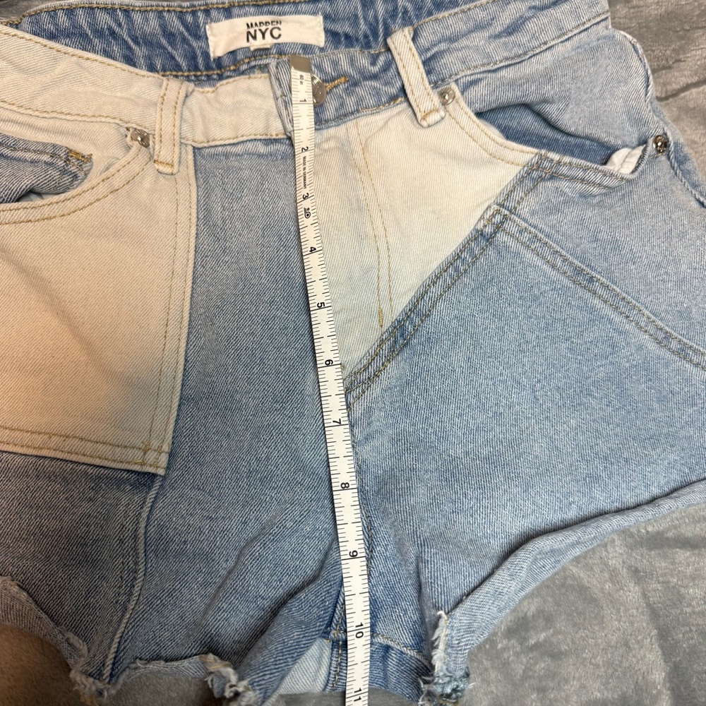Madden NYC Women's Two-Tone Denim Shorts Size 5 - Picture 5 of 6